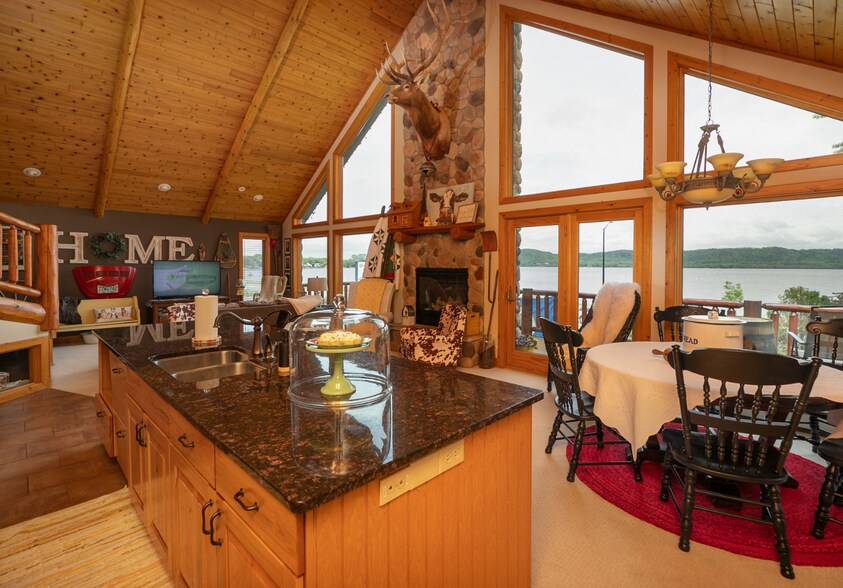 More Photos Of 1127 N Lakeshore Dr, Lake City Hotel For Sale