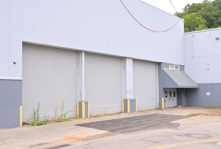More Photos Of 325 Buffalo St, Franklin Warehouse For Lease