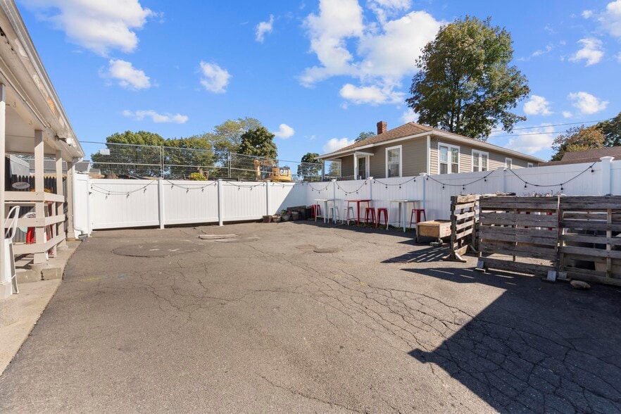 More Photos Of 227 Bridgeport Ave, Milford Freestanding For Sale