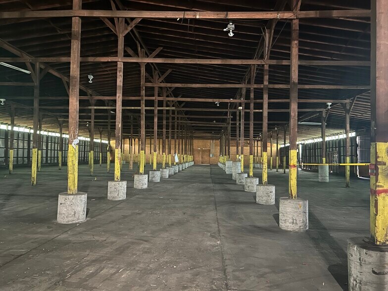 More Photos Of 251 Price Rd, Lexington Warehouse For Lease