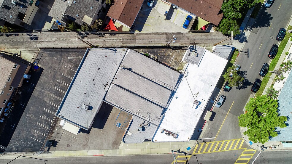 More Photos Of 2101 W Olive Ave, Burbank Warehouse For Sale