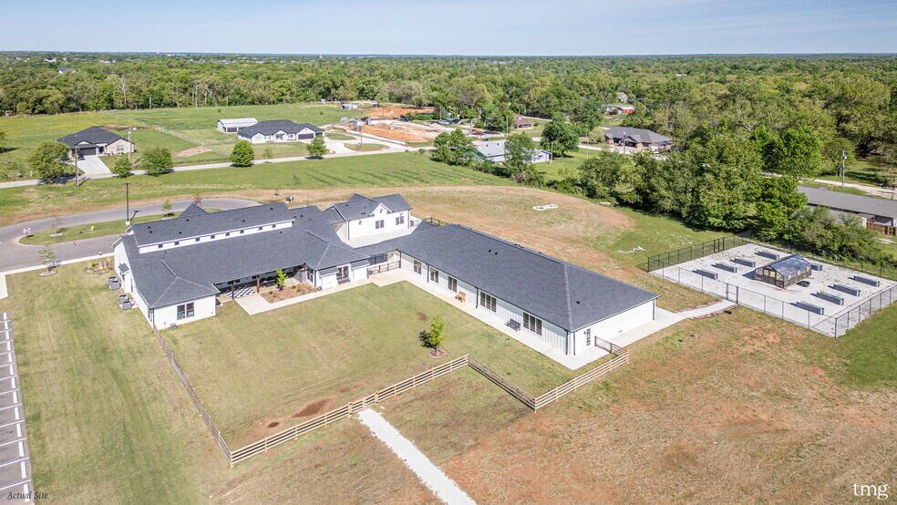 More Photos Of 3415 N Dixieland Rd, Little Flock General Retail For Sale