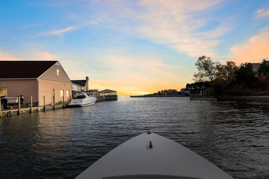 More Photos Of Suffolk County, Bay Shore Marina For Sale