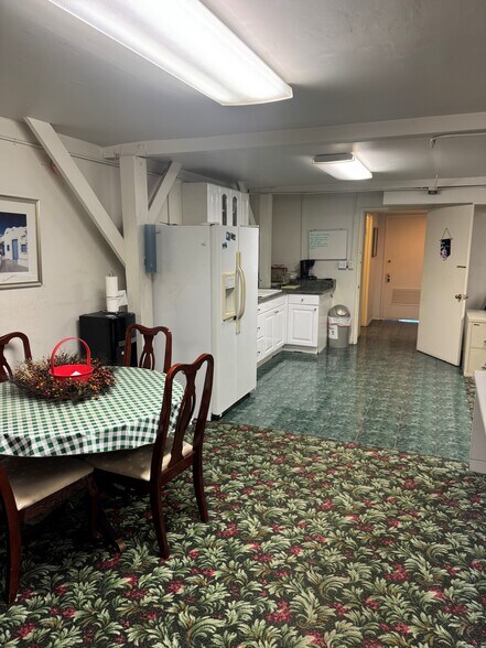 More Photos Of 711 W 17th St, Costa Mesa Light Manufacturing For Sale