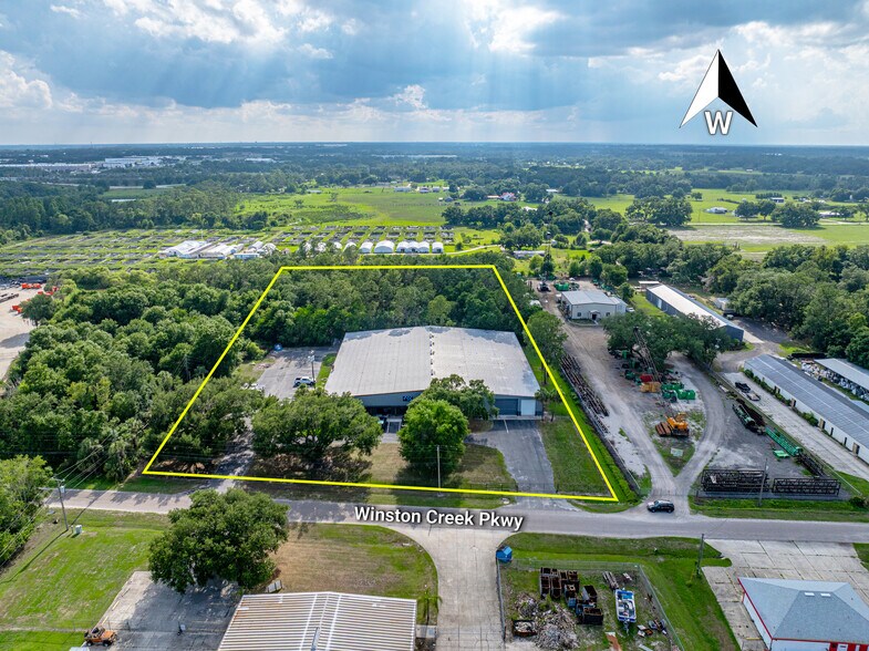 More Photos Of 304 Winston Creek Pky, Lakeland Warehouse For Lease