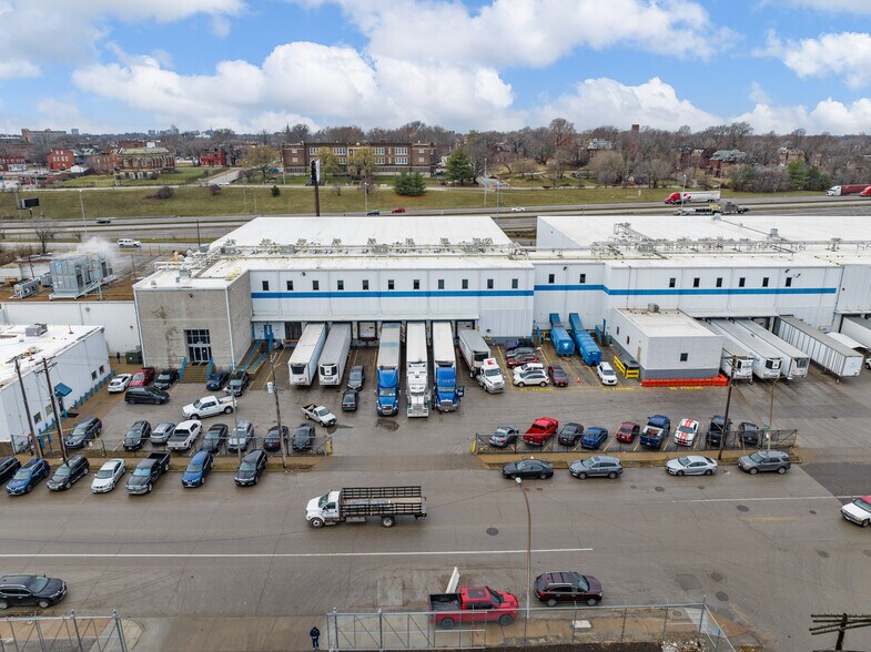 More Photos Of 3737 N Broadway, Saint Louis Refrigeration Cold Storage For Lease