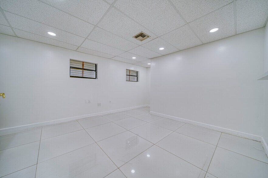 More Photos Of 1225 NE 162nd St, North Miami Beach Medical For Lease