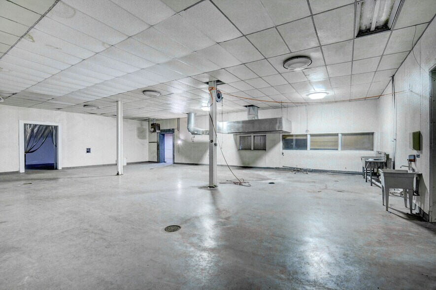 More Photos Of 1400 E 2nd St, Kansas City Manufacturing For Lease