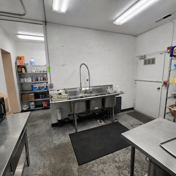 More Photos Of 3950 S Redwood Rd, Salt Lake City Freestanding For Sale