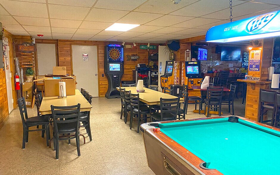 More Photos Of 5901 Linglestown Rd, Linglestown General Retail For Sale
