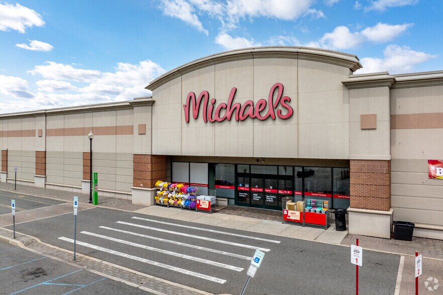 More Photos Of 400 Mill Creek Dr, Secaucus General Retail For Lease