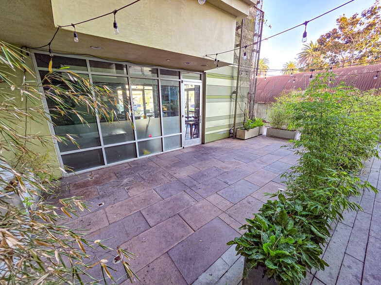 More Photos Of 829 Broadway, Santa Monica Freestanding For Lease