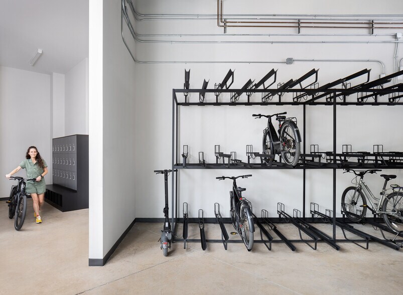 More Photos Of 401 S 1st St, Austin Office For Sale