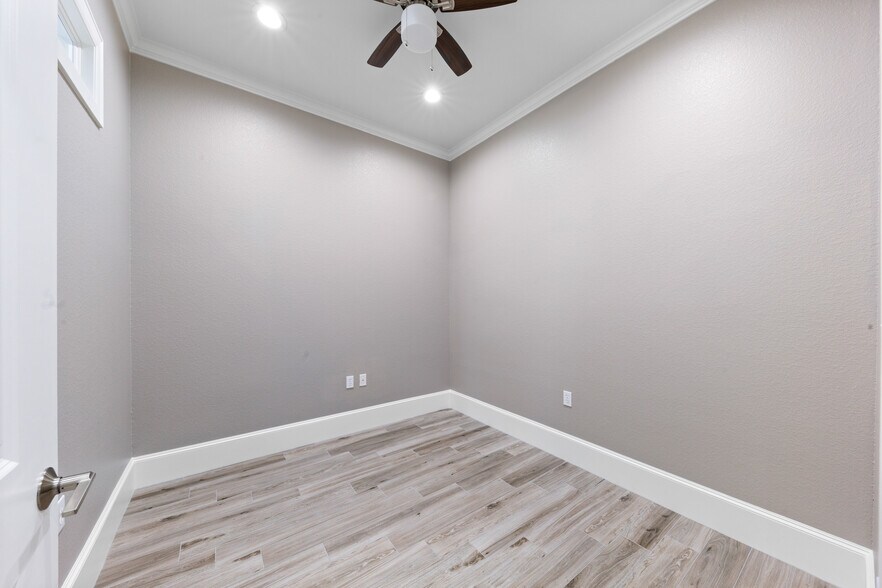 More Photos Of 12422 Spring Cypress Rd, Tomball Medical For Lease