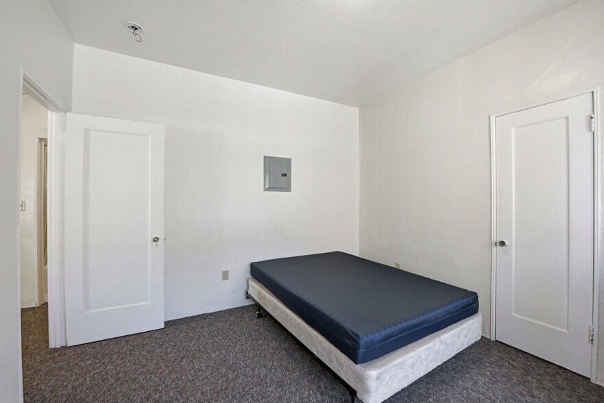 More Photos Of 2466 Virginia St, Berkeley Dormitory For Sale