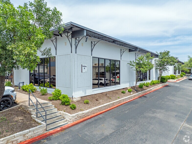 More Photos Of 5555 N Lamar Blvd, Austin Unknown For Lease