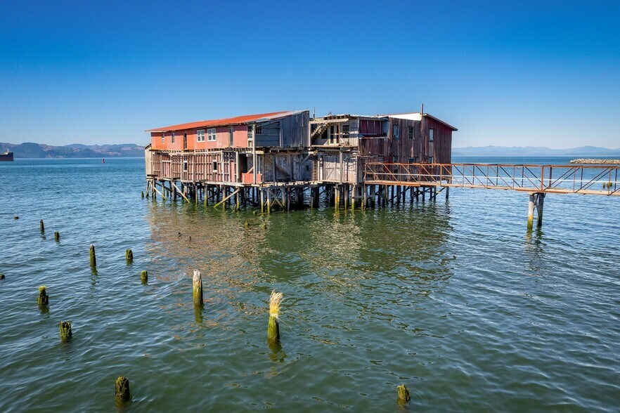 More Photos Of 100 31st St, Astoria Warehouse For Sale