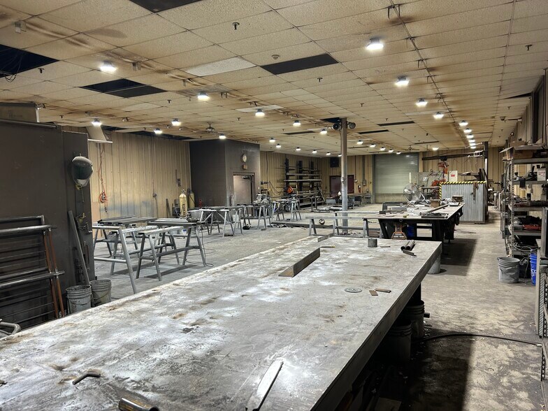 More Photos Of 405 Industrial Park Dr, Mount Pocono Warehouse For Sale