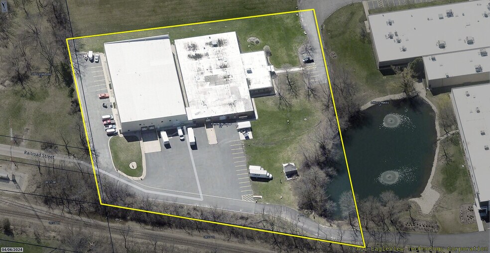 More Photos Of 41W195 Railroad St, Pingree Grove Warehouse For Lease