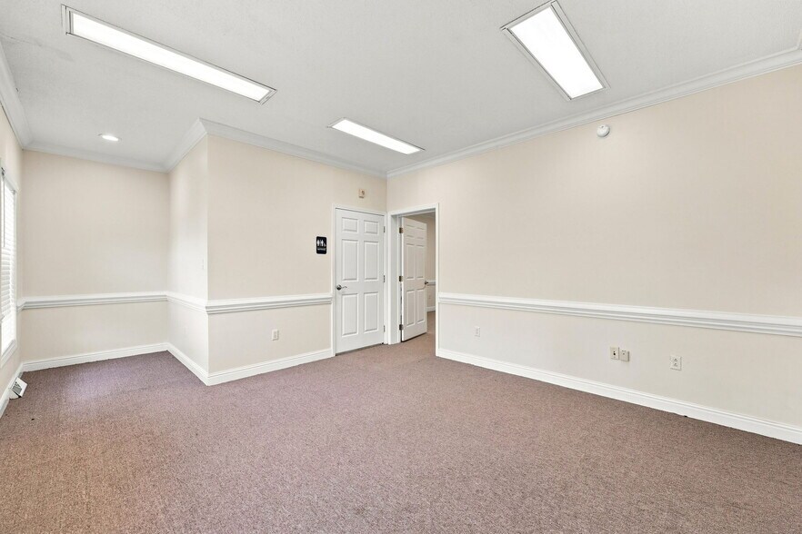 More Photos Of 1708 S Mebane St, Burlington Office For Sale