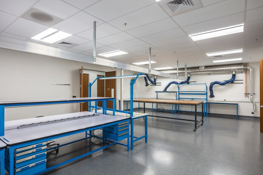 More Photos Of 674-680 W Maude Ave, Sunnyvale Research And Development For Sale