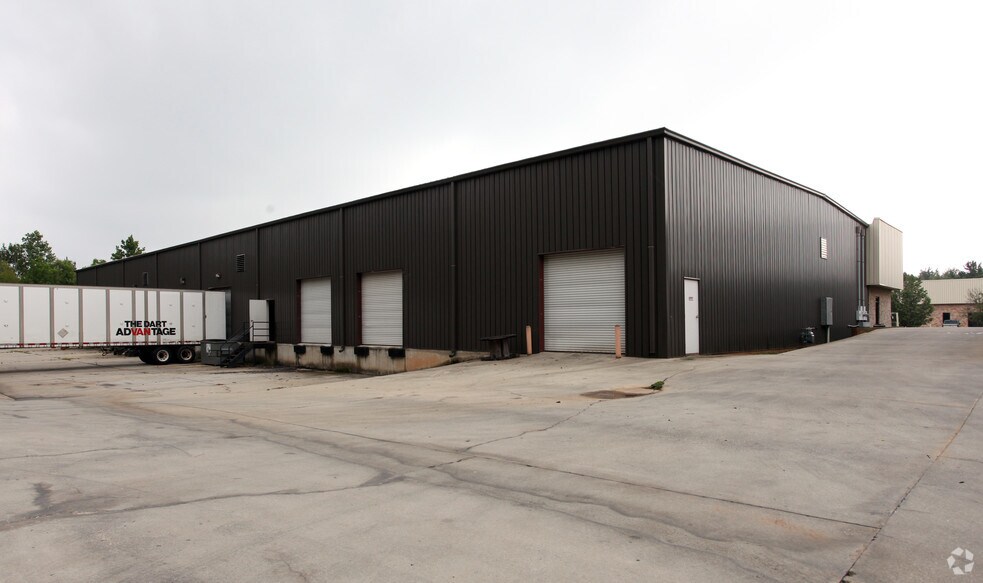 More Photos Of 175 Andrew Dr, Stockbridge Warehouse For Lease