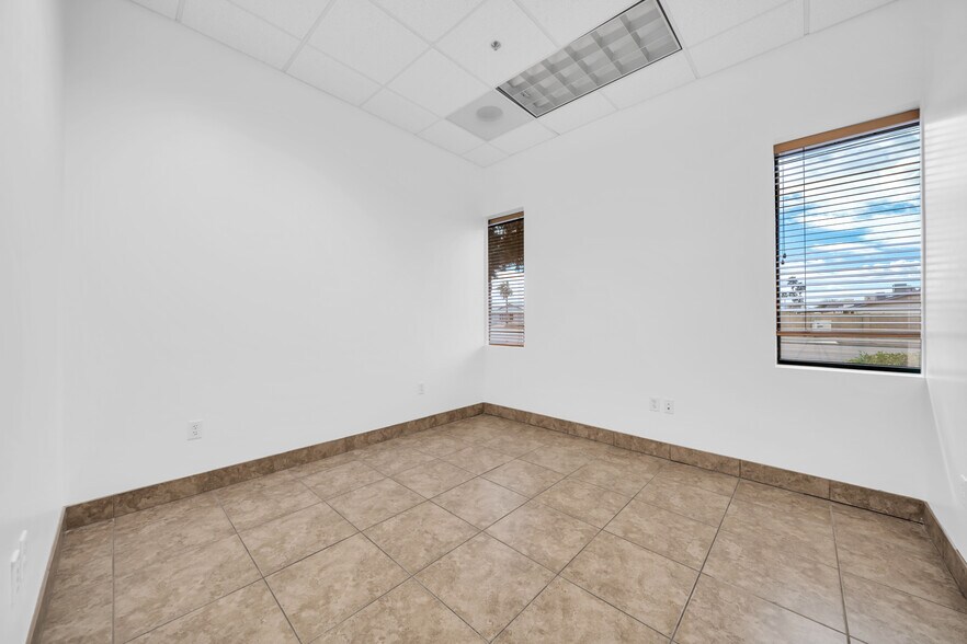 More Photos Of 3710 W Greenway Rd, Phoenix Medical For Sale