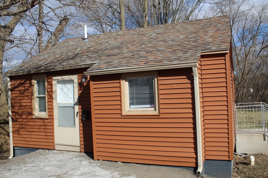More Photos Of 801 S Mill St, Clio Apartments For Sale