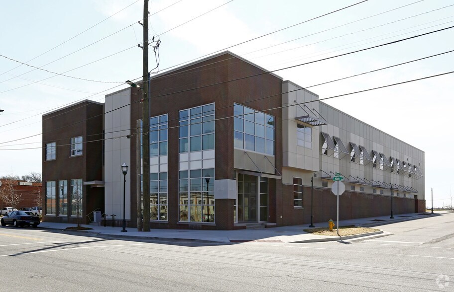 Primary Photo Of 320 E Main St, Chattanooga Medical For Lease