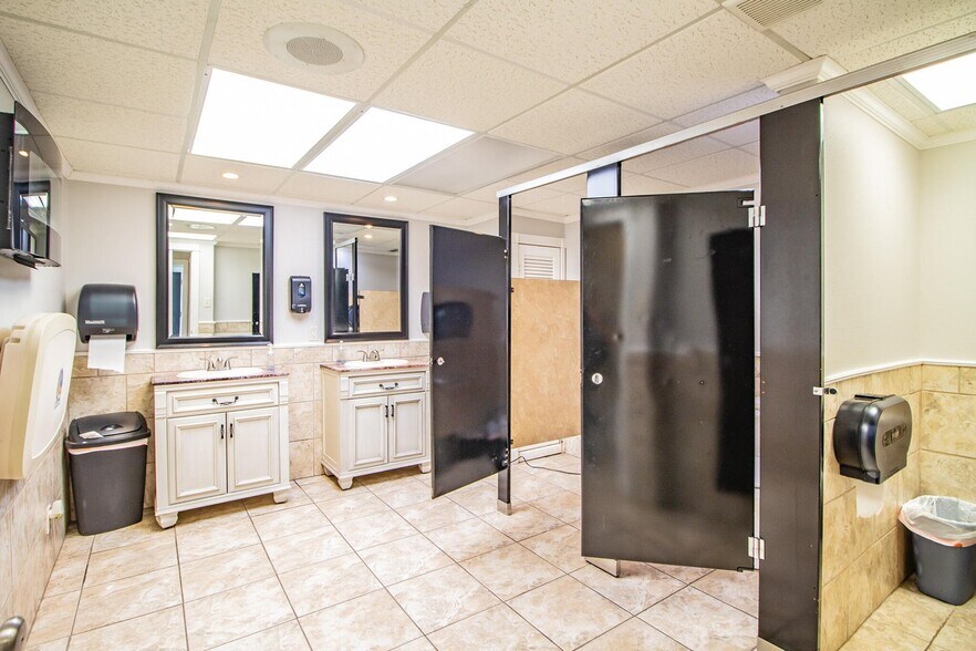 More Photos Of 1601 44th St, Lubbock Religious Facility For Sale