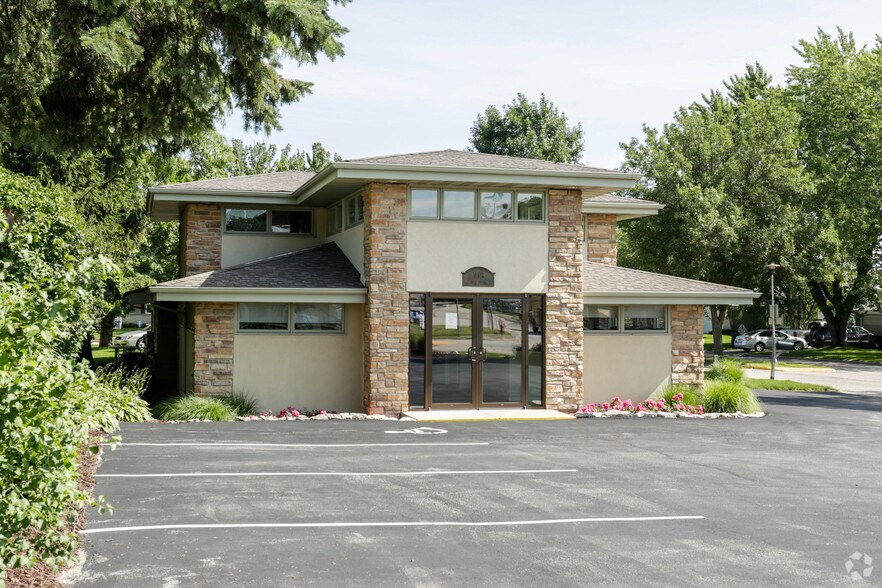 More Photos Of 718 Park Ave, Beaver Dam Office For Sale