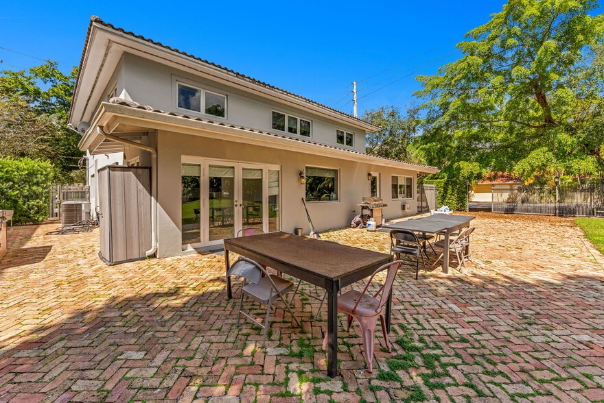 More Photos Of 4801 University Dr, Coral Gables Apartments For Sale