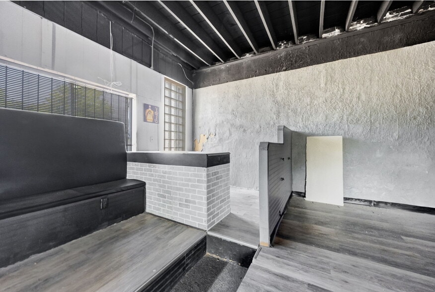 More Photos Of 2600 N Florissant Ave, Saint Louis Flex For Sale