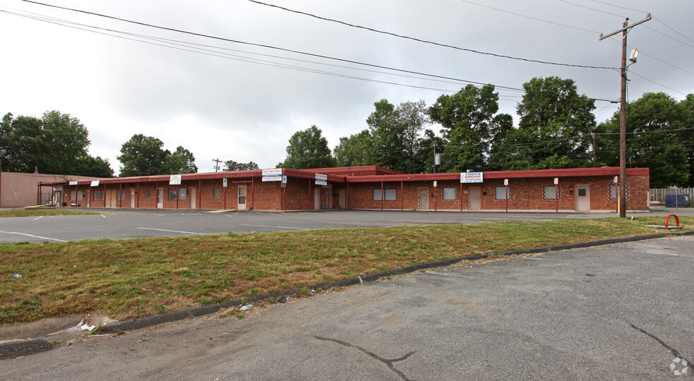 Primary Photo Of 2921-2937 Gibbon Rd, Charlotte Unknown For Lease