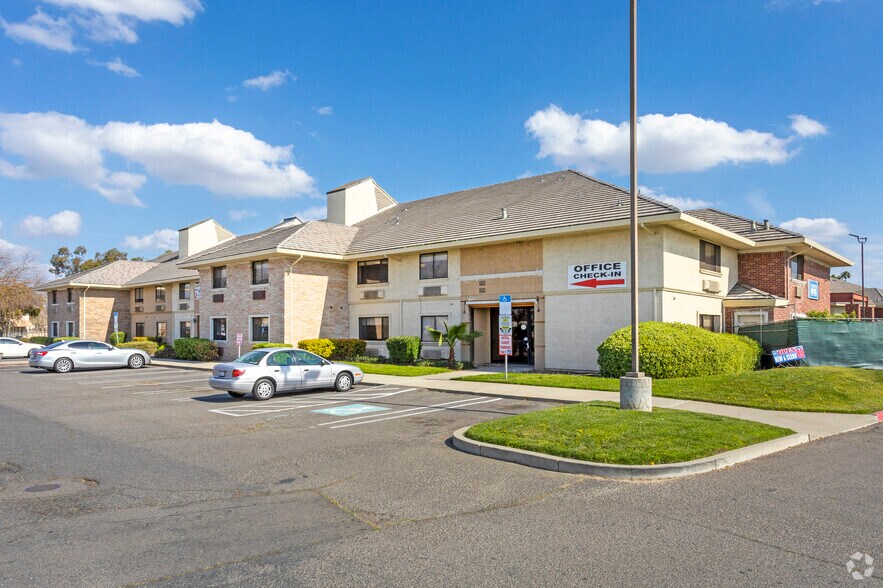 Primary Photo Of 1720 Sisk Rd, Modesto Hotel For Sale