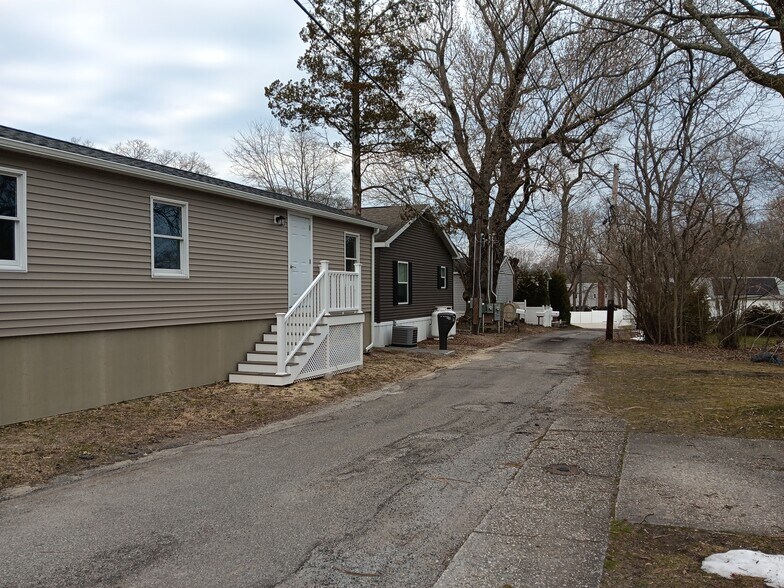 More Photos Of 725 E Avenue Ext, Riverhead Manufactured Housing Mobile Home Park For Sale