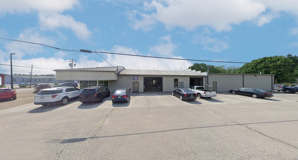 More Photos Of 900 Broad St, Wadsworth General Retail For Lease