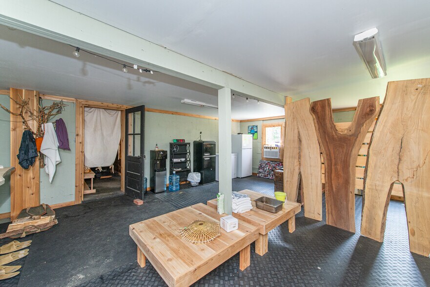 More Photos Of 62 Mount Pleasant Rd, Columbia Specialty For Sale