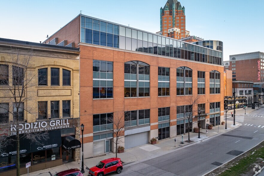 More Photos Of 789 N Water St, Milwaukee Office For Sale