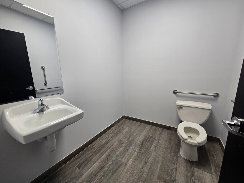 More Photos Of 374 Green St, Woodbridge Coworking Space