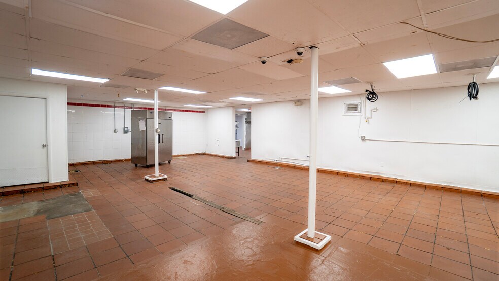 More Photos Of 3609 N 15th St, Tampa Restaurant For Lease