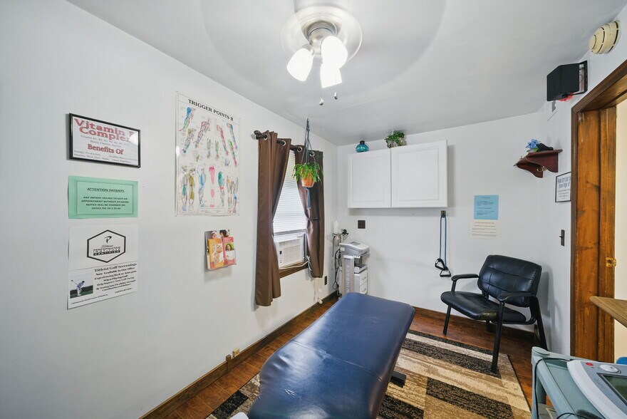 More Photos Of 11 Vernon Ave, Hamburg Medical For Lease