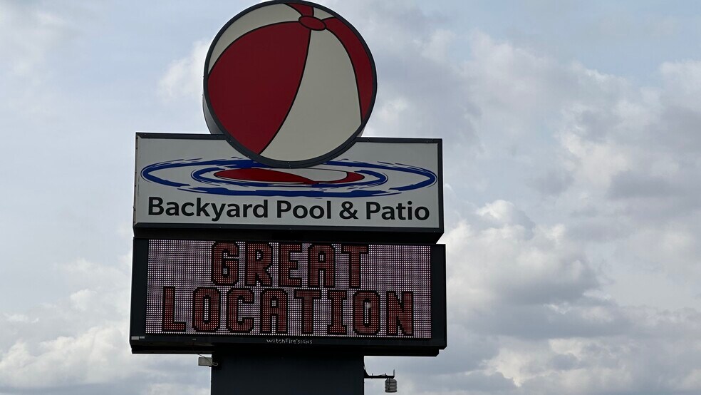 More Photos Of 2401 1/2 Empire, Bloomington General Retail For Sale