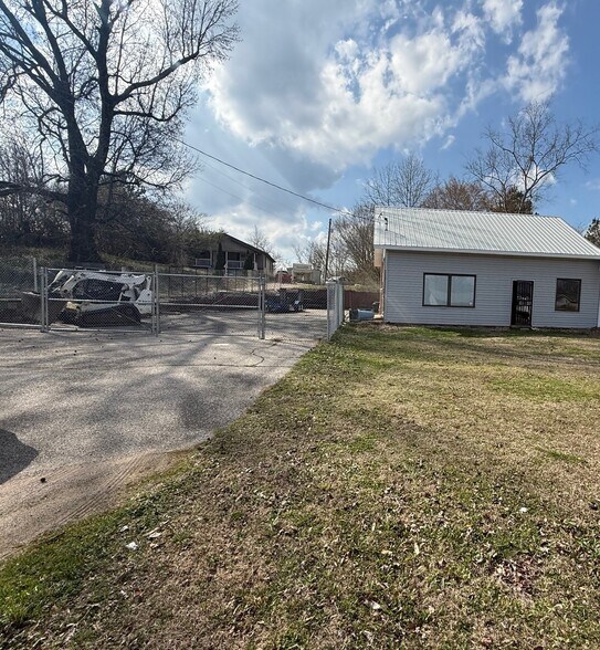 Primary Photo Of 948 S Main St, Graysville Office For Sale