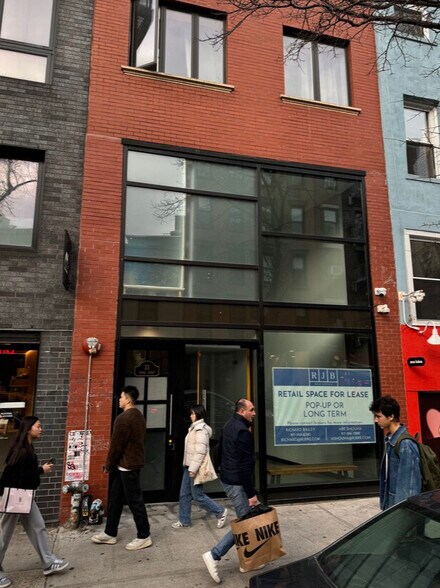 More Photos Of 33 Spring St, New York Storefront Retail Residential For Lease