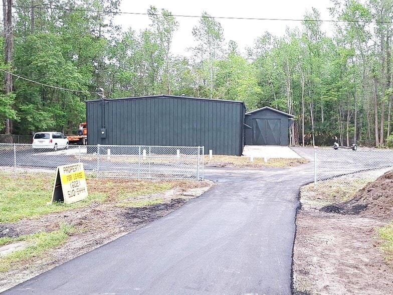 More Photos Of 1024 FL-19 N, Palatka Service For Lease
