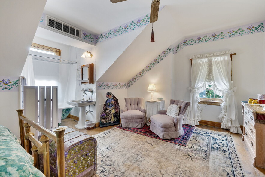 More Photos Of 146 S 3rd St, Ste Genevieve Hospitality For Sale