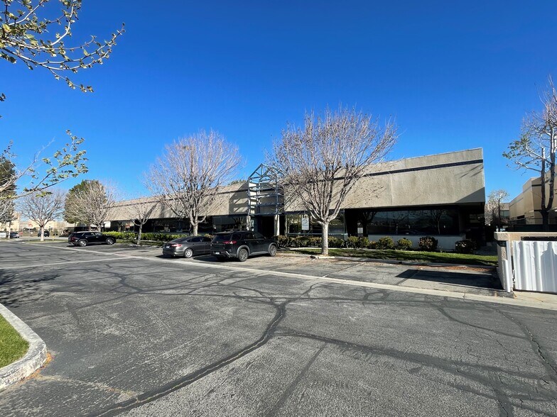 More Photos Of 44300 Lowtree Ave, Lancaster Office For Sale