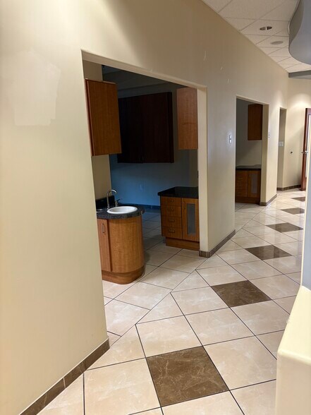 More Photos Of 4550 E Bell Rd, Phoenix Medical For Lease
