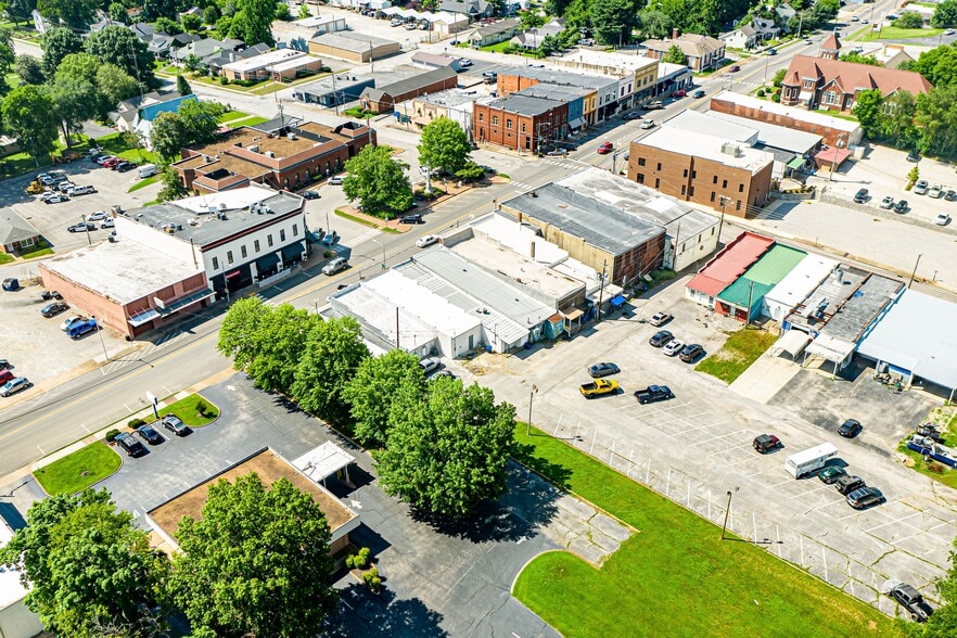 More Photos Of 101 S Main St, Mount Pleasant Storefront Retail Office For Lease
